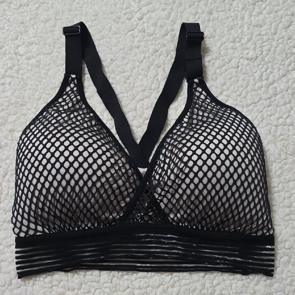 Victoria's Secret - Victoria Sport Lightweight Black Mesh Women's Bra - Picture 3 of 6